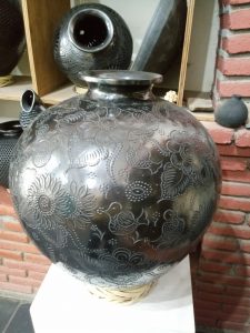 San Bartolo Coyotepec - Black Pottery
