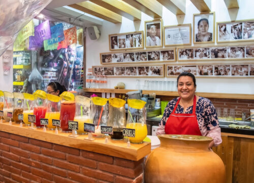 Aguas Frescas Casilda: el legendario puesto del mercado de Oaxaca con aguas refrescantes desde 1926