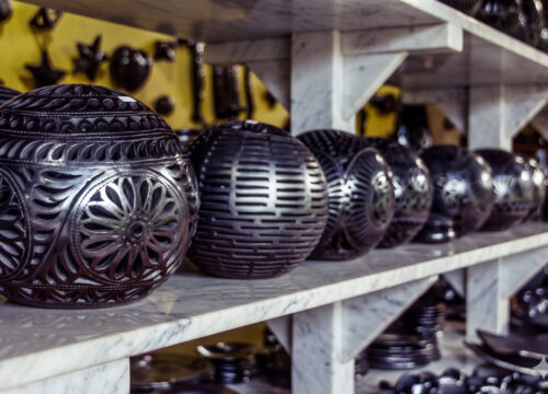 How Black Pottery in San Bartolo Coyotepec Oaxaca gets its Shine